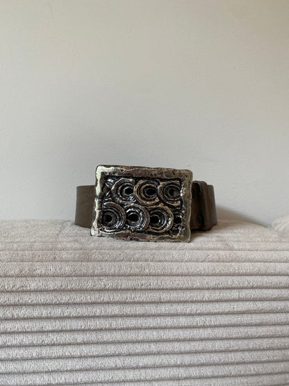 Ledergürtel taupe mit verzierter Silber-Metall-Schnalle, TW 95