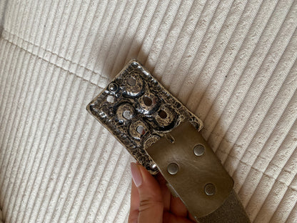 Ledergürtel taupe mit verzierter Silber-Metall-Schnalle, TW 95