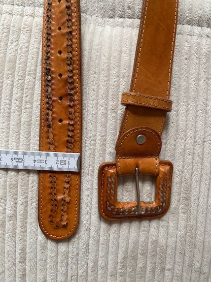 Vintage Ledergürtel cognac-braun mit Verzierung, TW 70 - 75