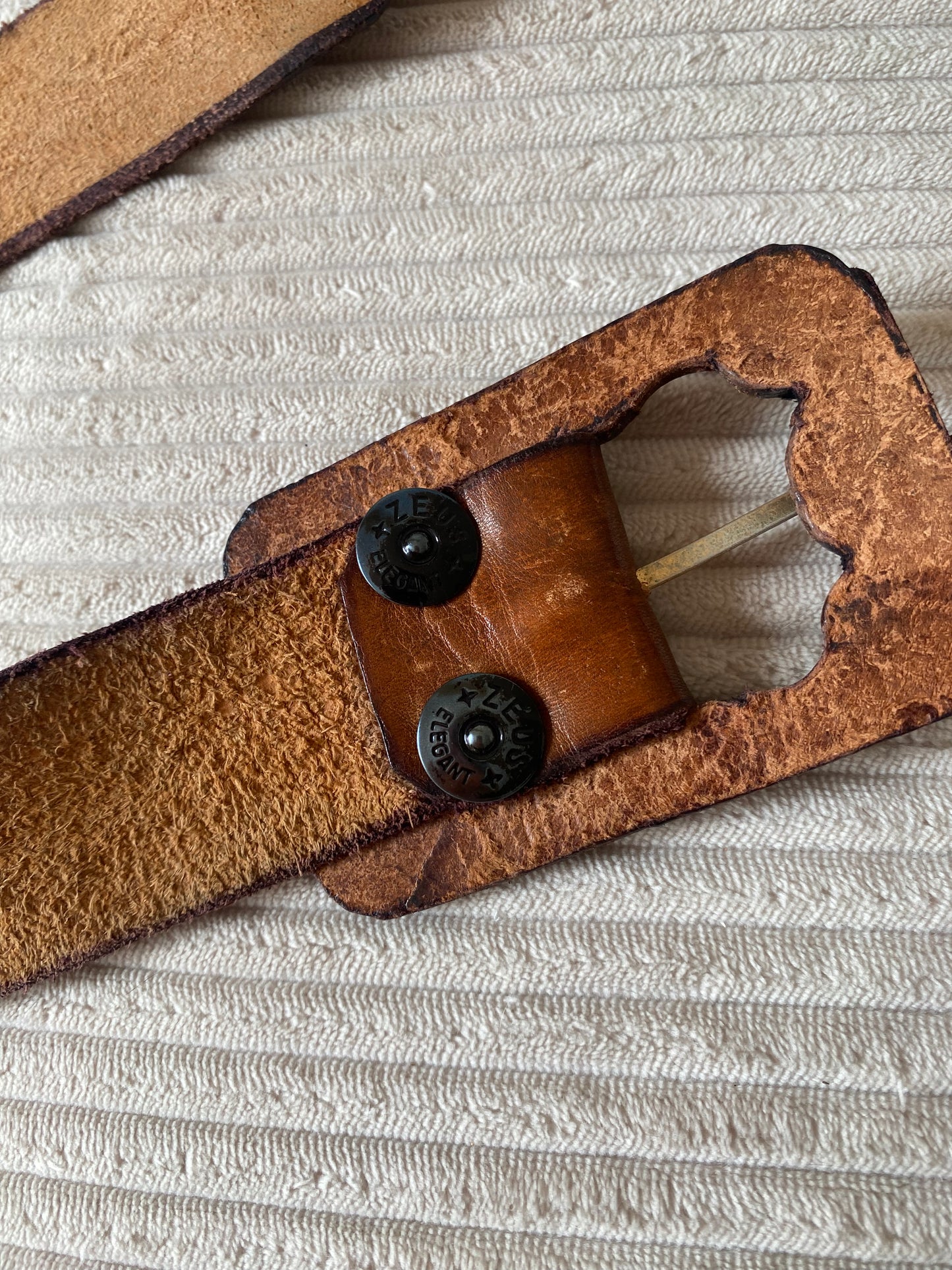 Rustikaler Ledergürtel mit Handwerk-Schnalle, dunkelbraun, TW 80