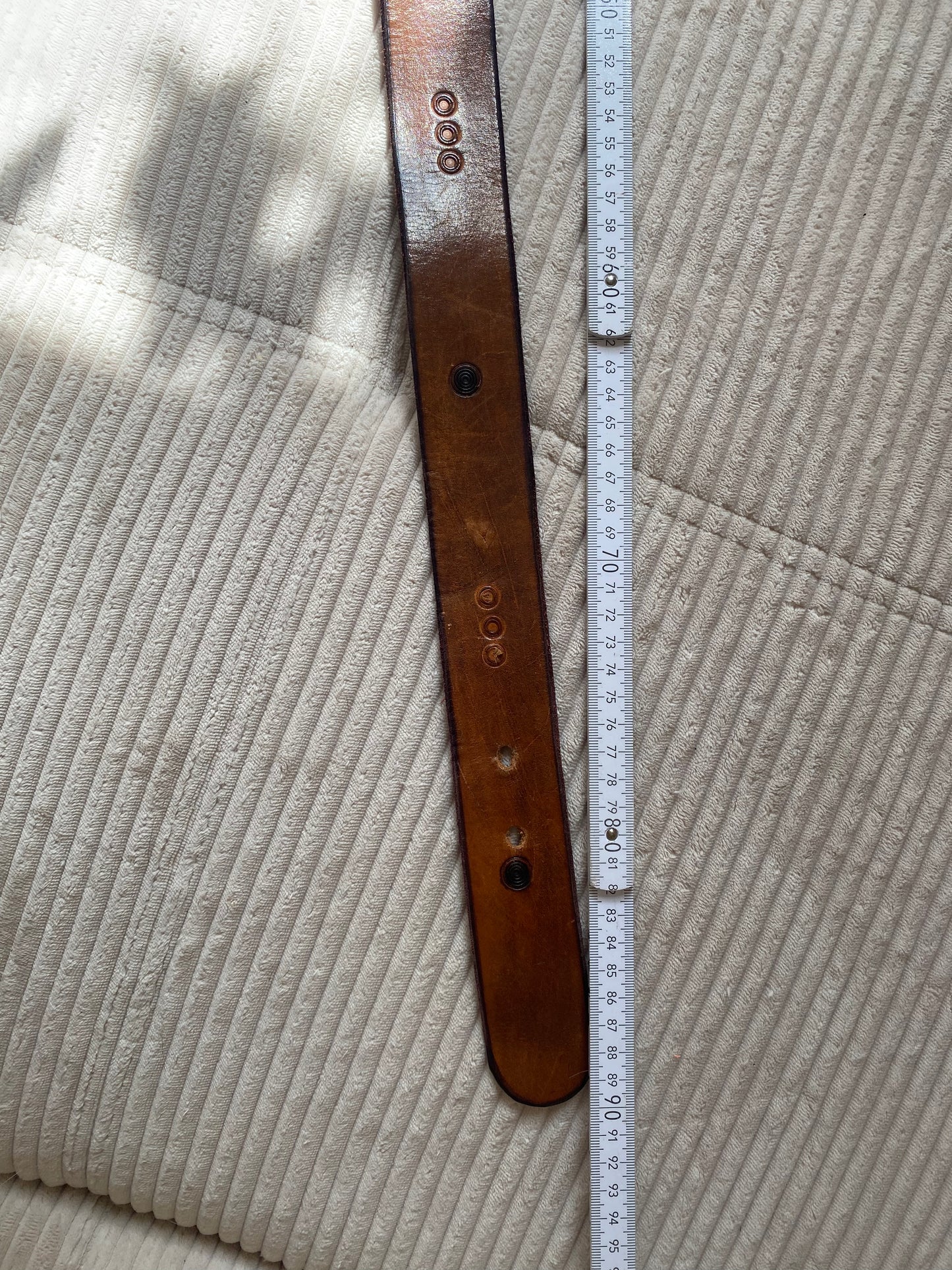 Rustikaler Ledergürtel mit Handwerk-Schnalle, dunkelbraun, TW 80