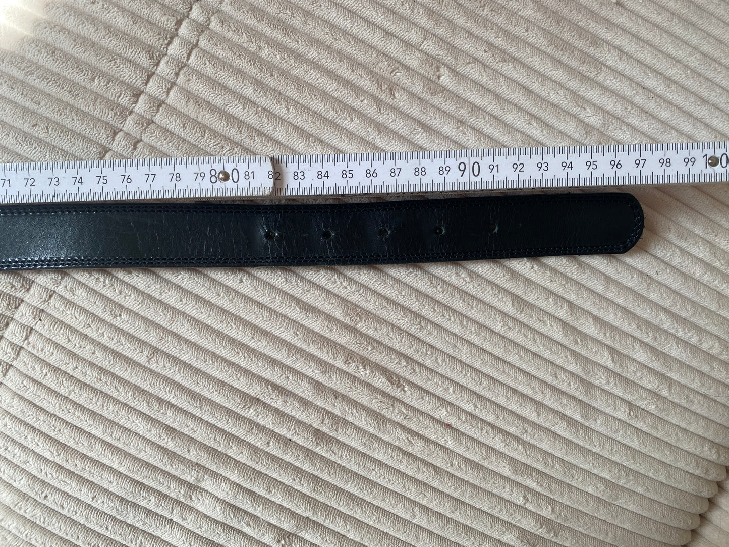 Rindleder Gürtel in schwarz mit Gold-Schnalle, TW 90