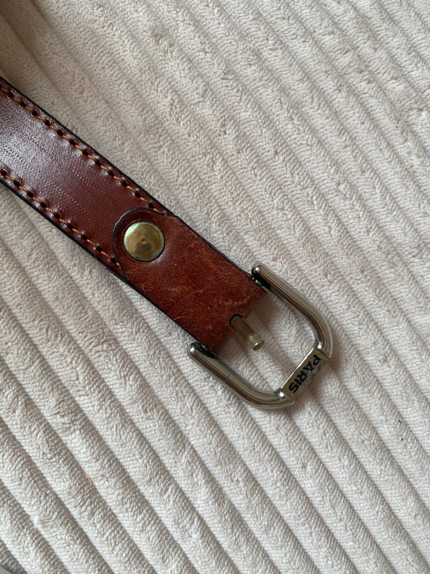 Schmaler weinroter Echtledergürtel mit Silber-Schnalle, Einheitsgröße