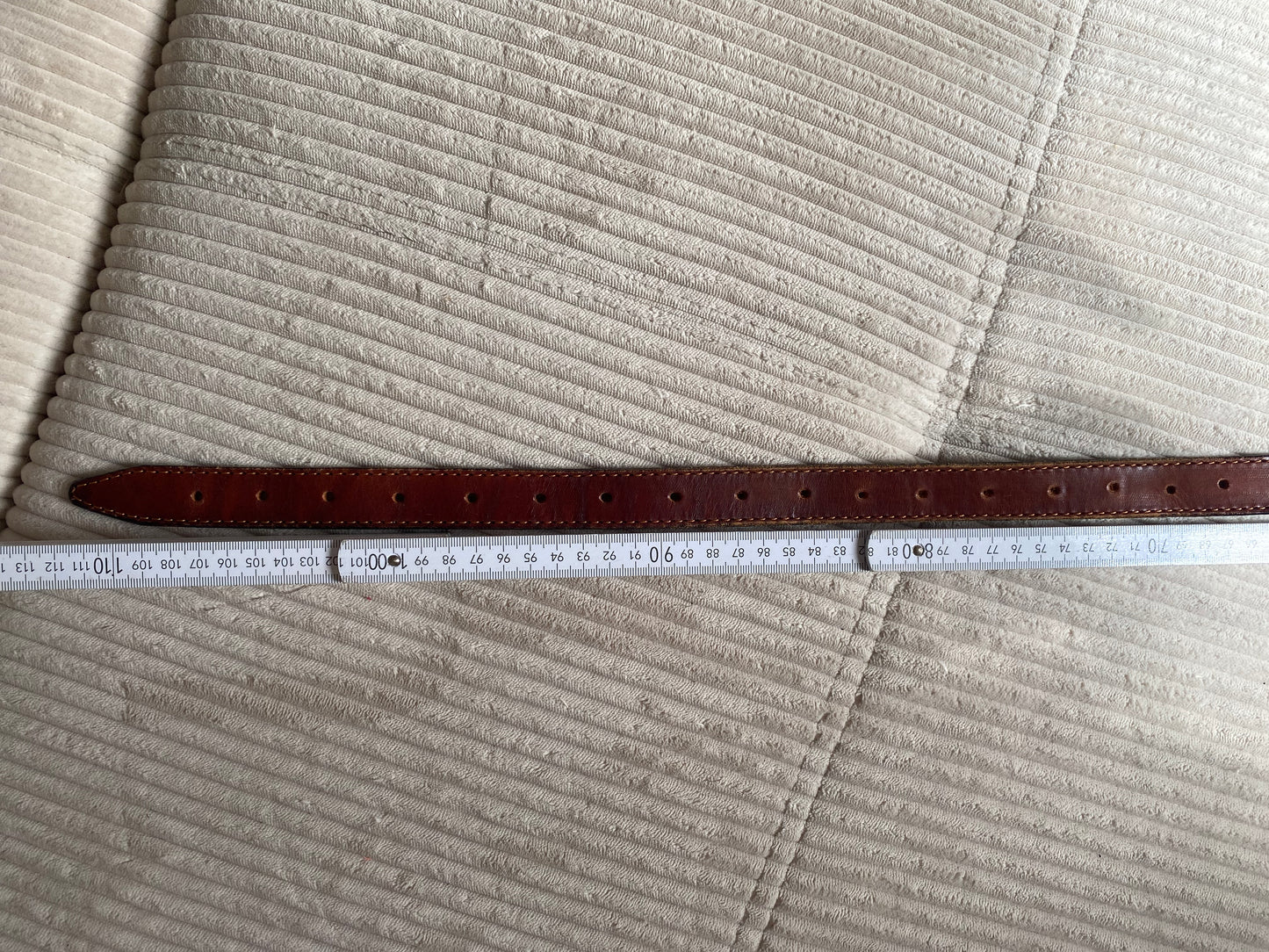 Schmaler weinroter Echtledergürtel mit Silber-Schnalle, Einheitsgröße