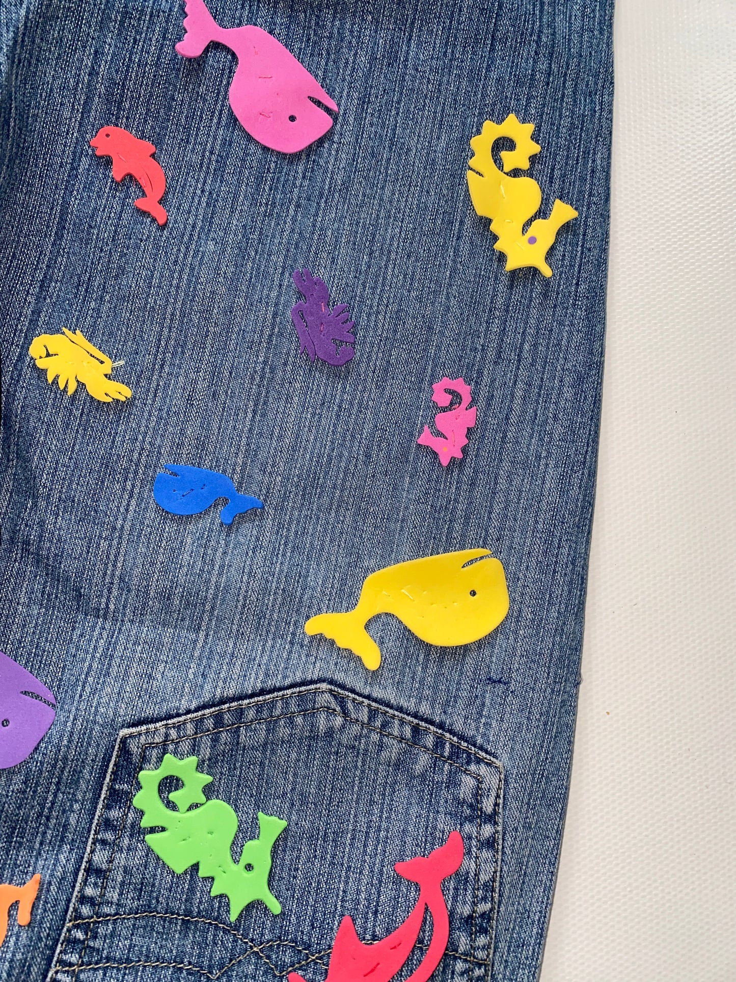 2000er denim Jeans here & there mit bunten 3D-Applikationen, S