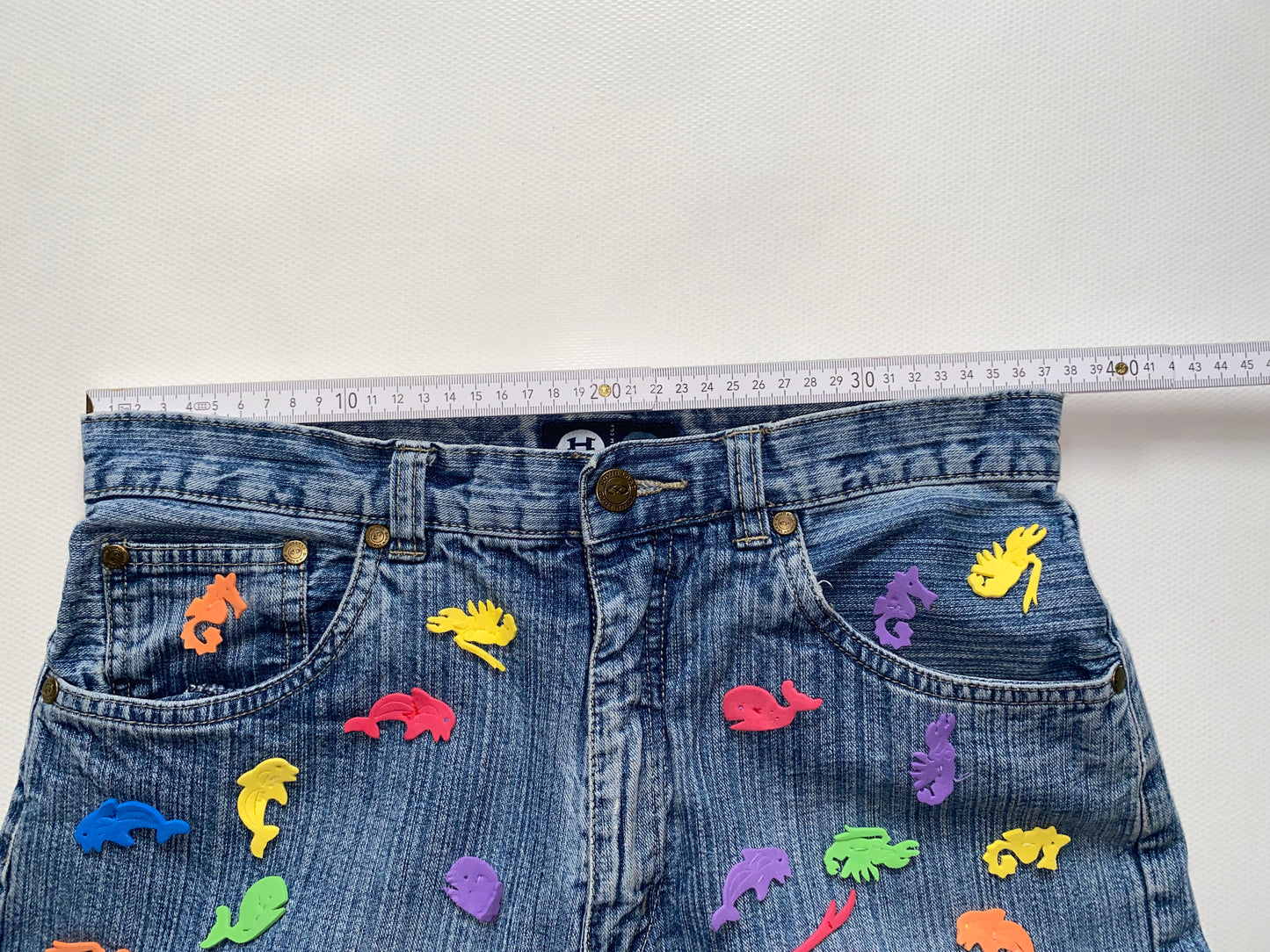 2000er denim Jeans here & there mit bunten 3D-Applikationen, S