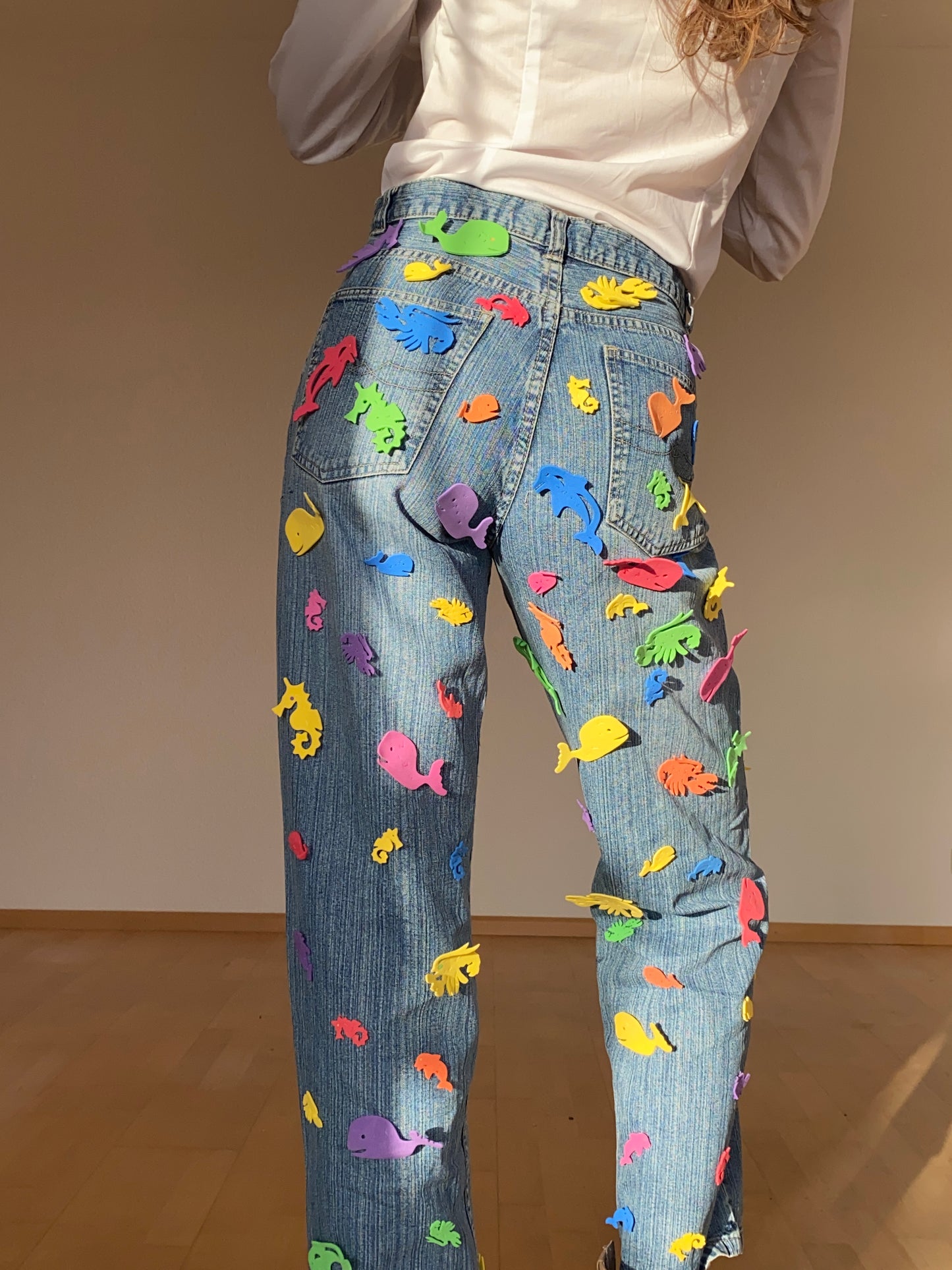 2000er denim Jeans here & there mit bunten 3D-Applikationen, S