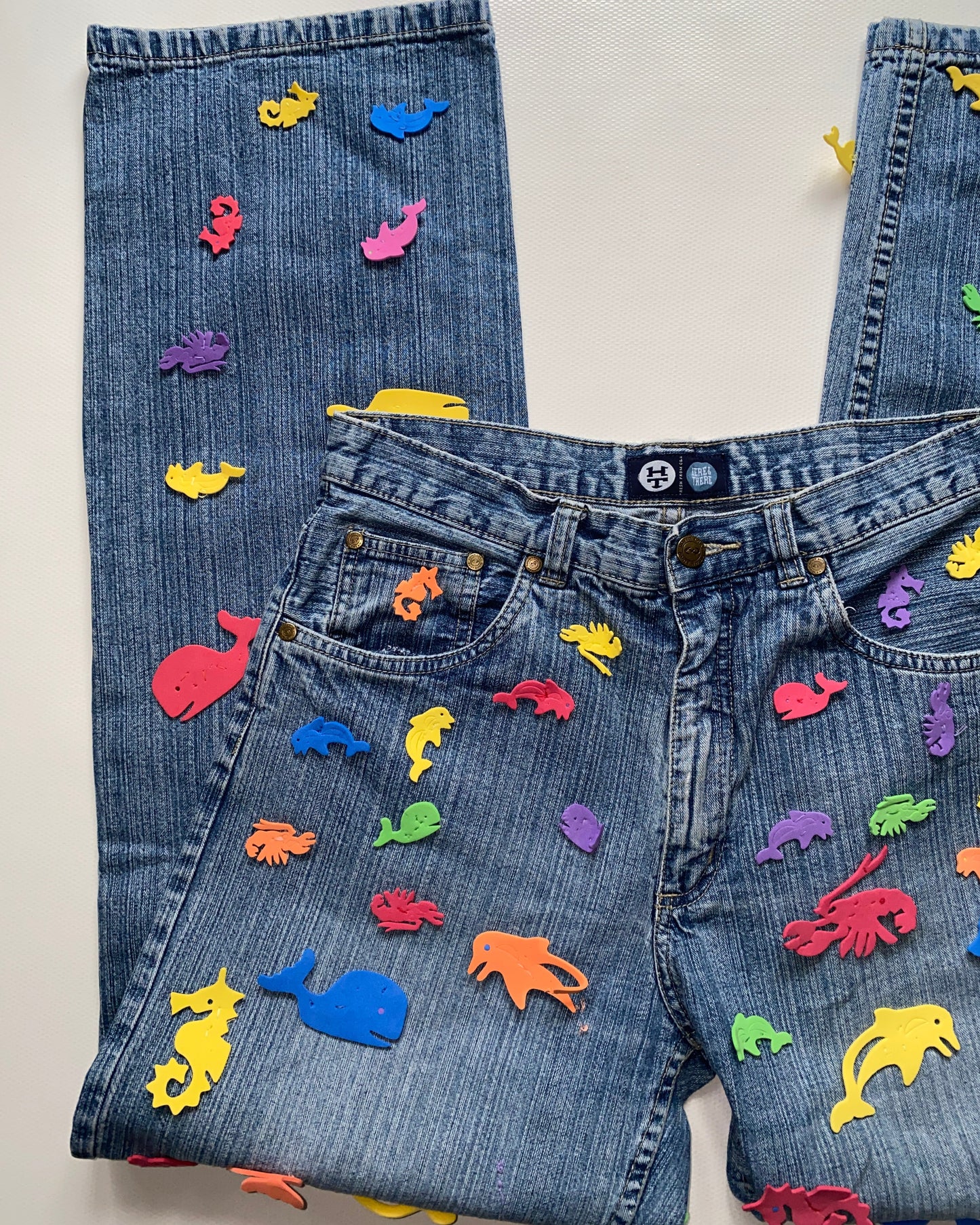 2000er denim Jeans here & there mit bunten 3D-Applikationen, S