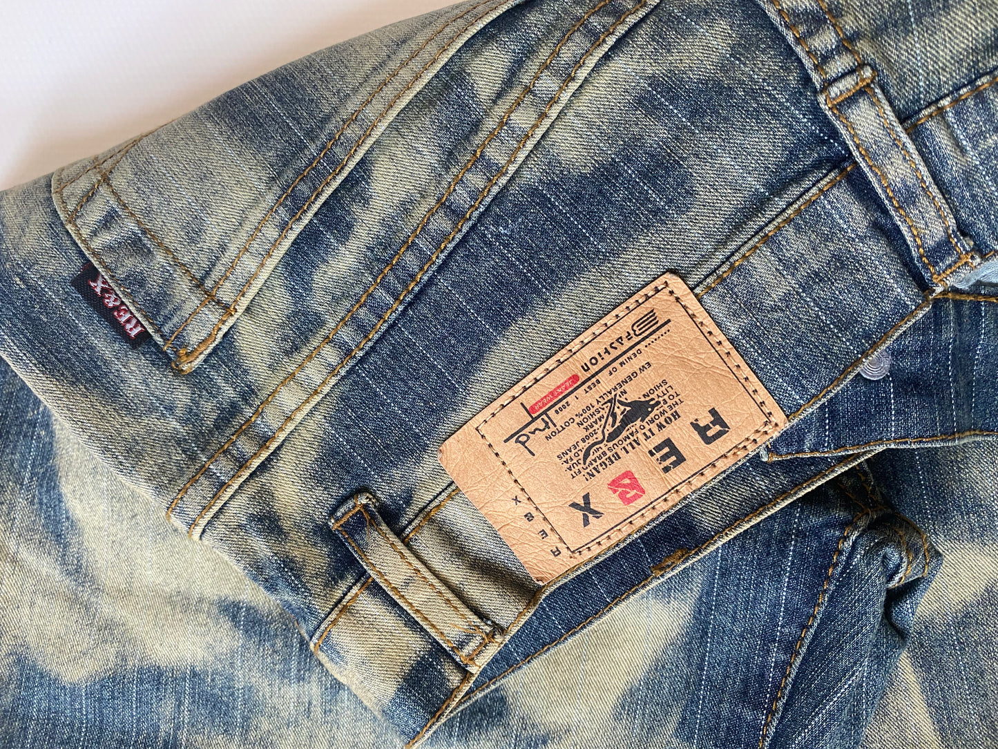 y2k Batik Acid-Wash-Jeanshose, flared, denim gelb, S