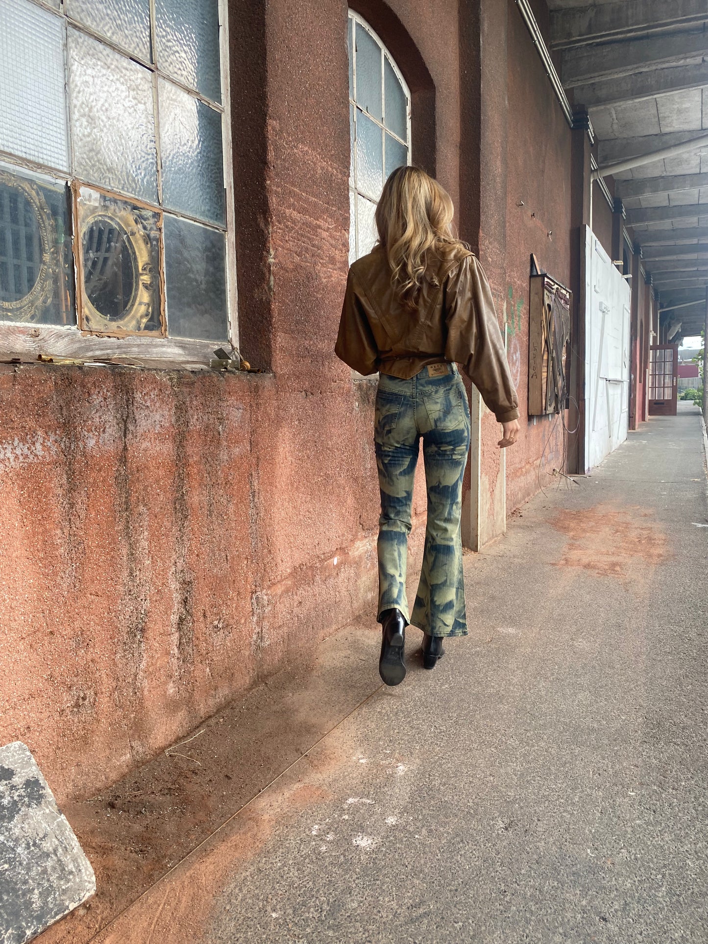 y2k Batik Acid-Wash-Jeanshose, flared, denim gelb, S