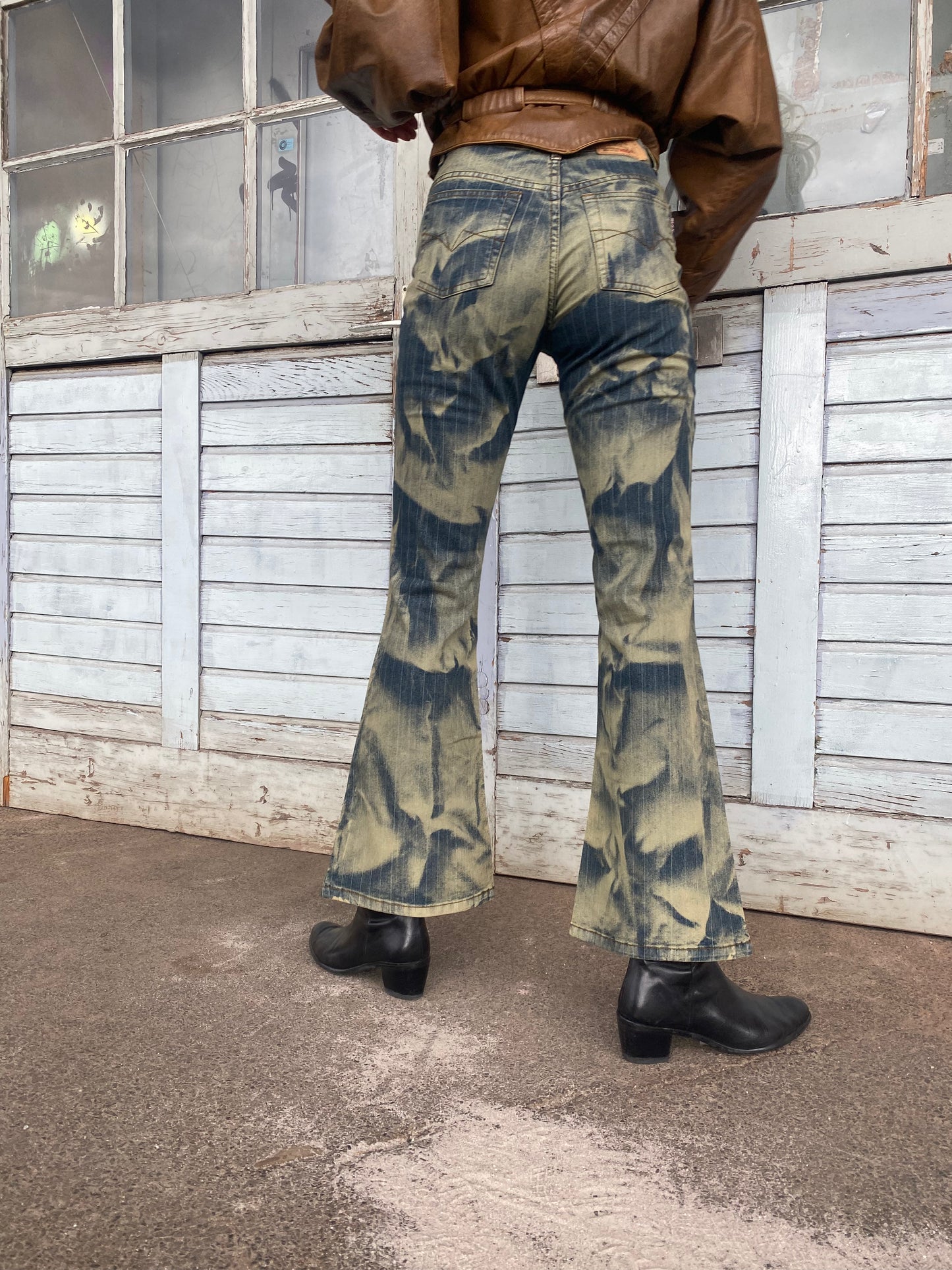 y2k Batik Acid-Wash-Jeanshose, flared, denim gelb, S