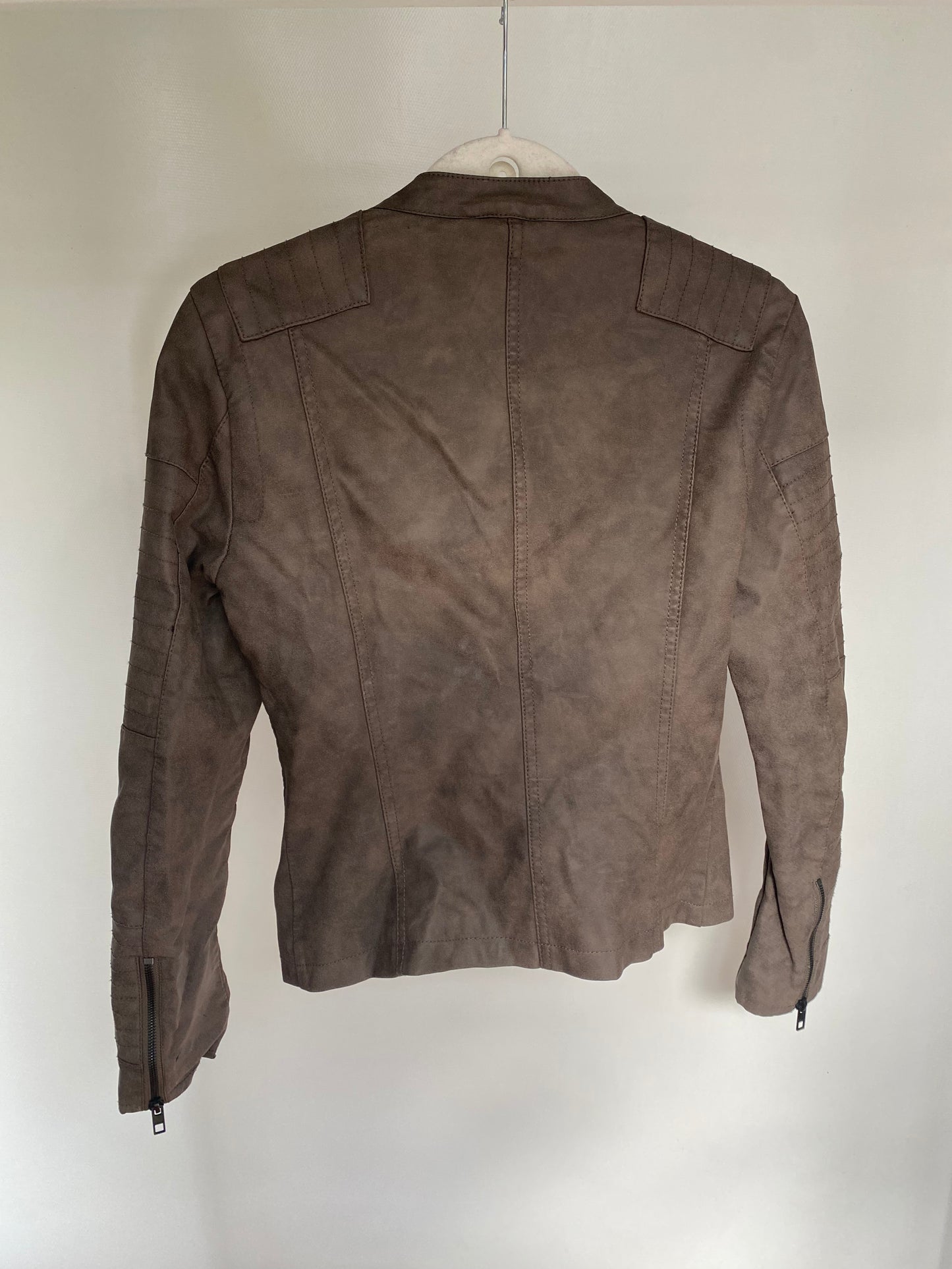 Pre-loved ONLY Biker Kunstlederjacke in grau-braun, XS, S