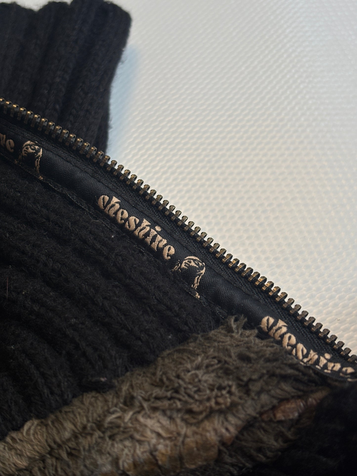 Cheshire asymmetrische Kunstfelljacke in braun schwarz mit Kragen, S