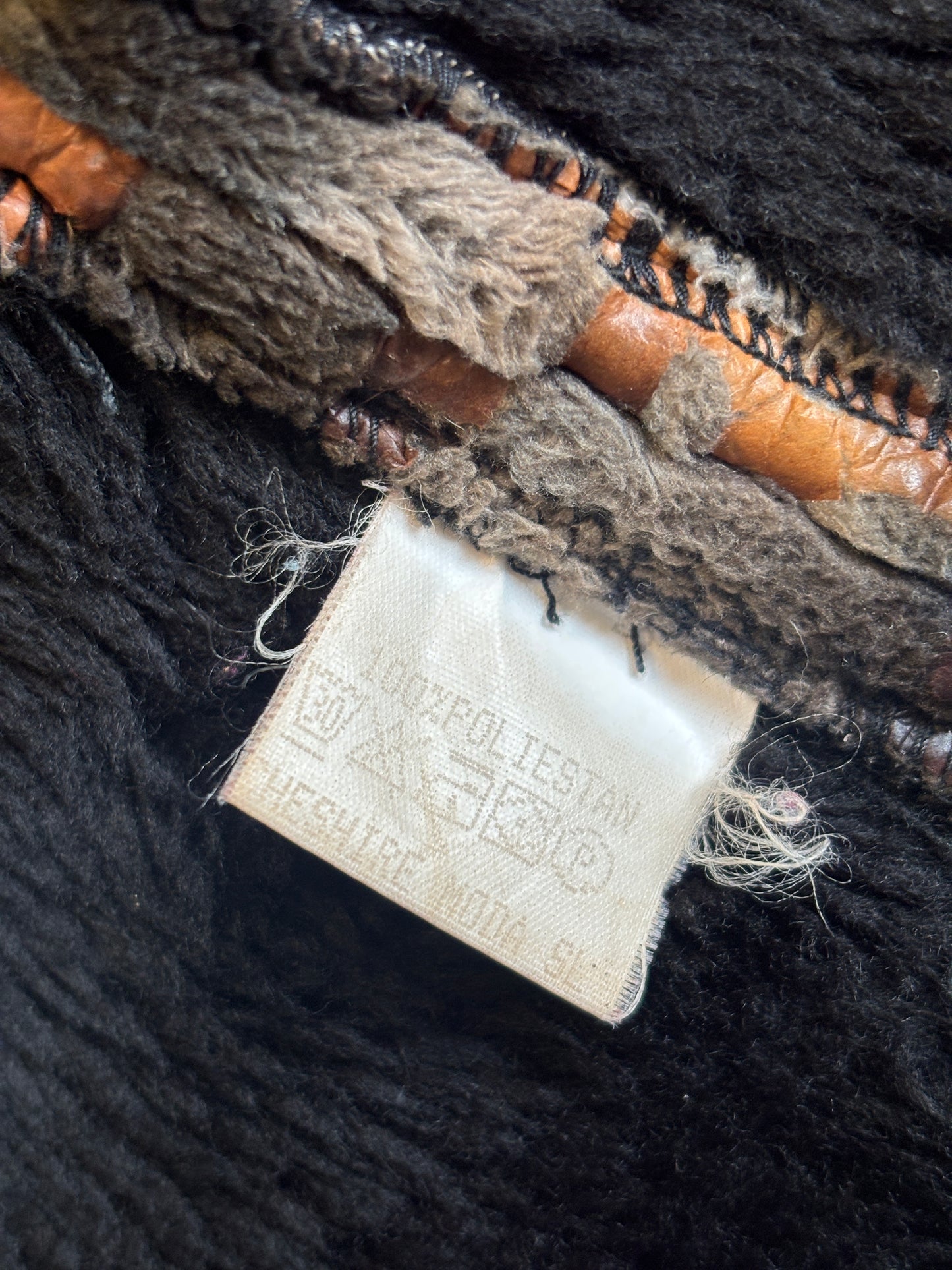 Cheshire asymmetrische Kunstfelljacke in braun schwarz mit Kragen, S