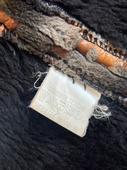 Cheshire asymmetrische Kunstfelljacke in braun schwarz mit Kragen, S