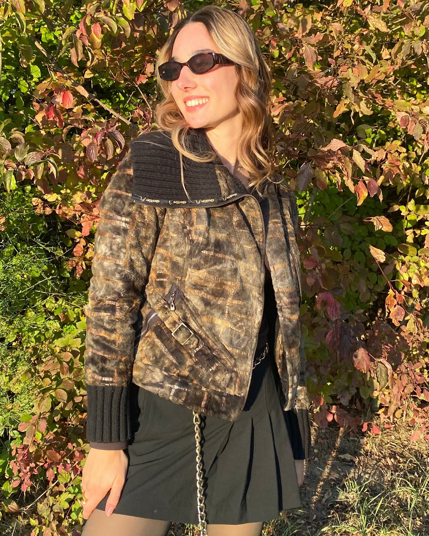 Cheshire asymmetrische Kunstfelljacke in braun schwarz mit Kragen, S