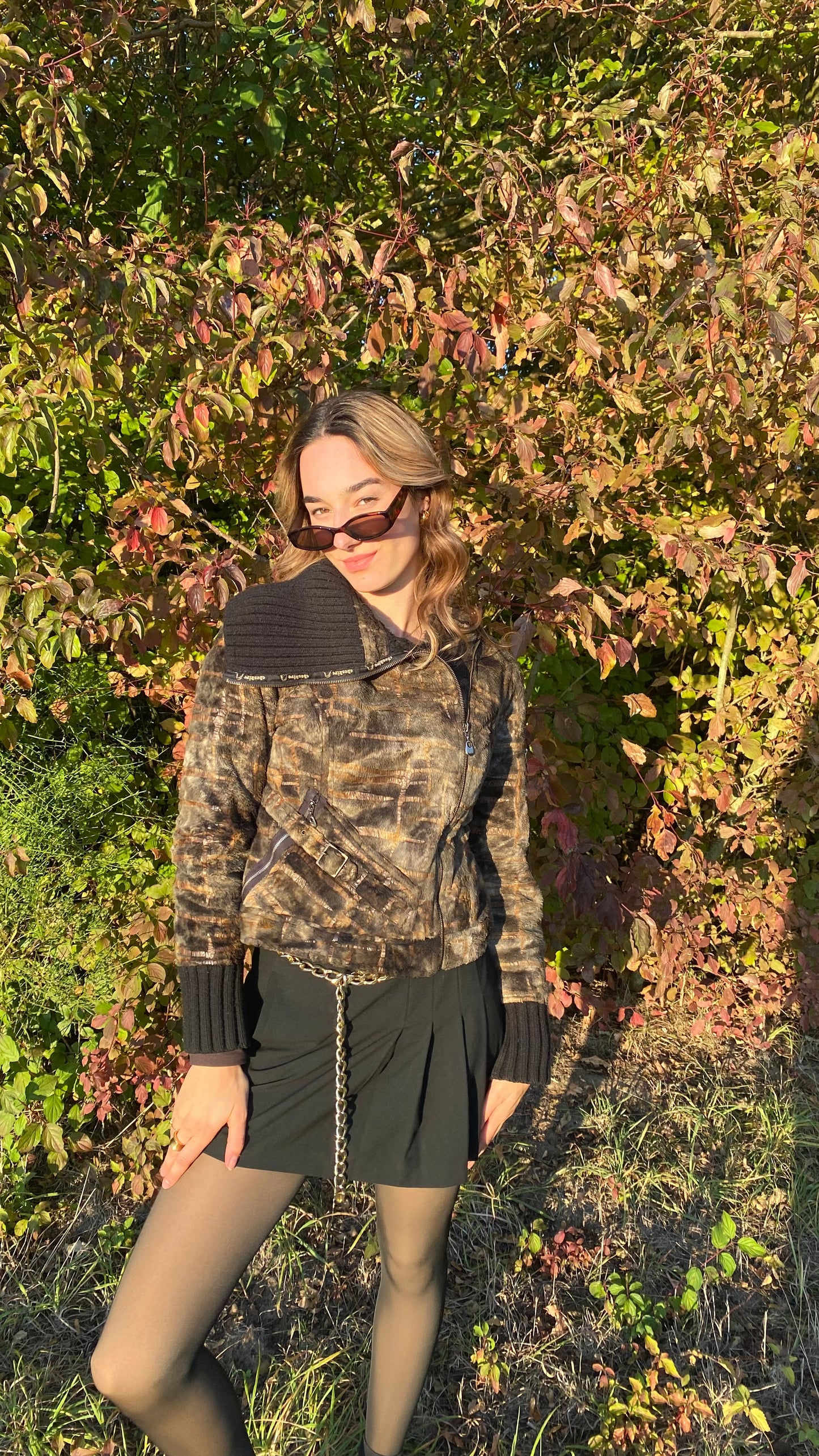 Cheshire asymmetrische Kunstfelljacke in braun schwarz mit Kragen, S