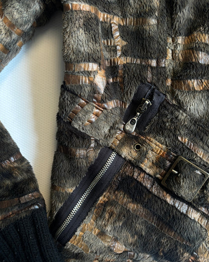 Cheshire asymmetrische Kunstfelljacke in braun schwarz mit Kragen, S