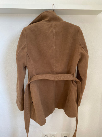 Jacke mit Bindegürtel und Kragen von H&M in kamel hellbraun, XS, S