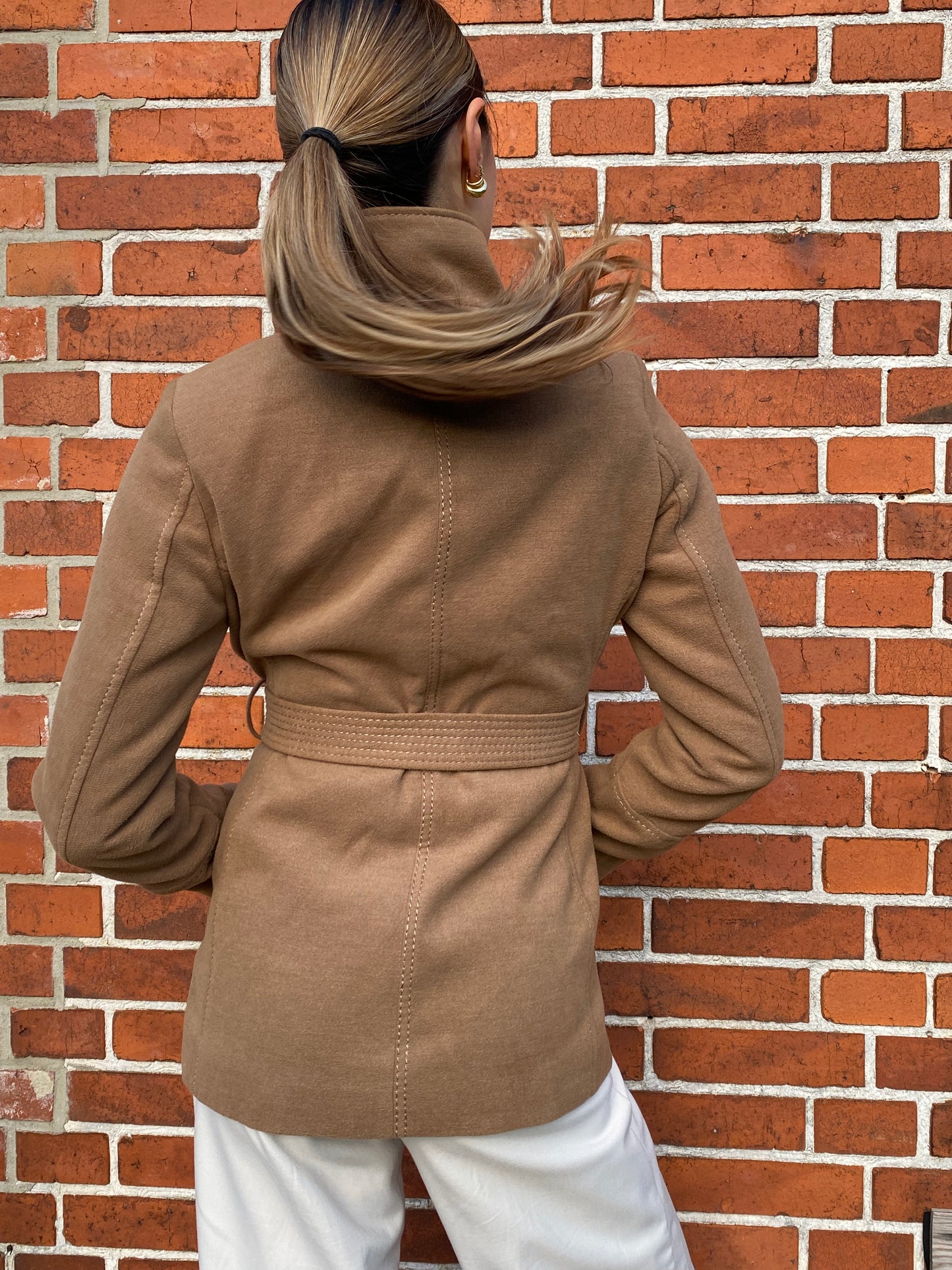 Jacke mit Bindegürtel und Kragen von H&M in kamel hellbraun, XS, S