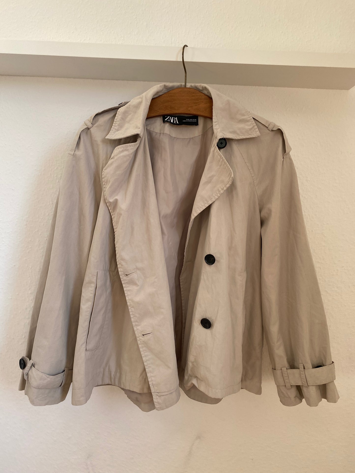 Zara kurze Trenchcoat Jacke in greige taupe hellgrau mit Knöpfen, S