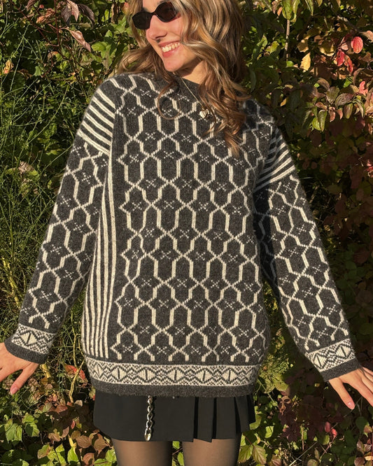 Dicker Schurwolle Strickpullover in grau-weiß gemustert, oversize S,M