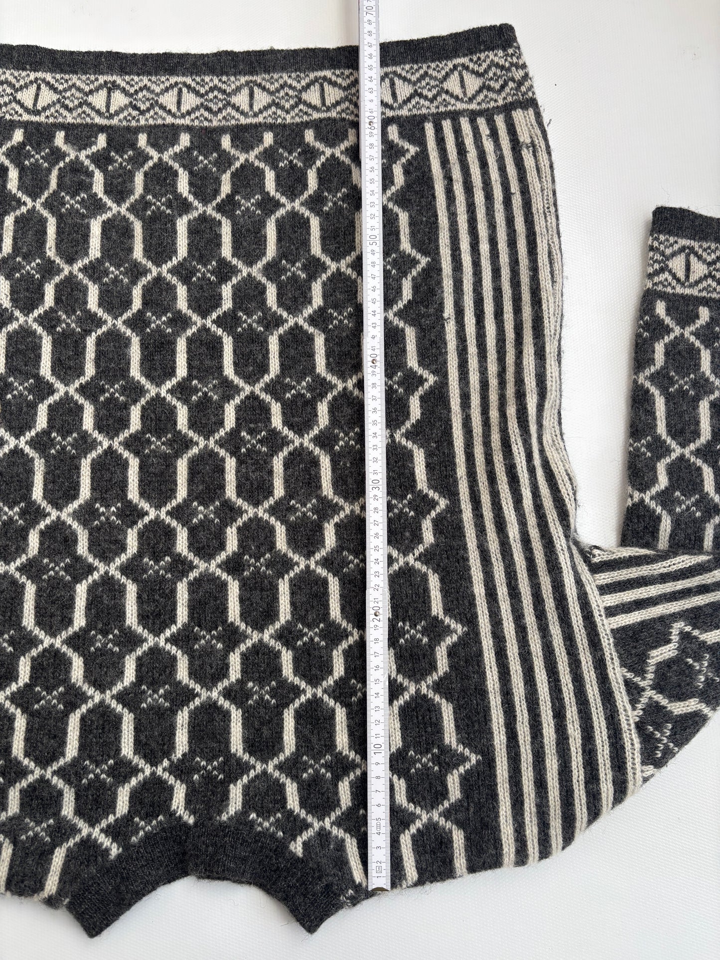 Dicker Schurwolle Strickpullover in grau-weiß gemustert, oversize S,M