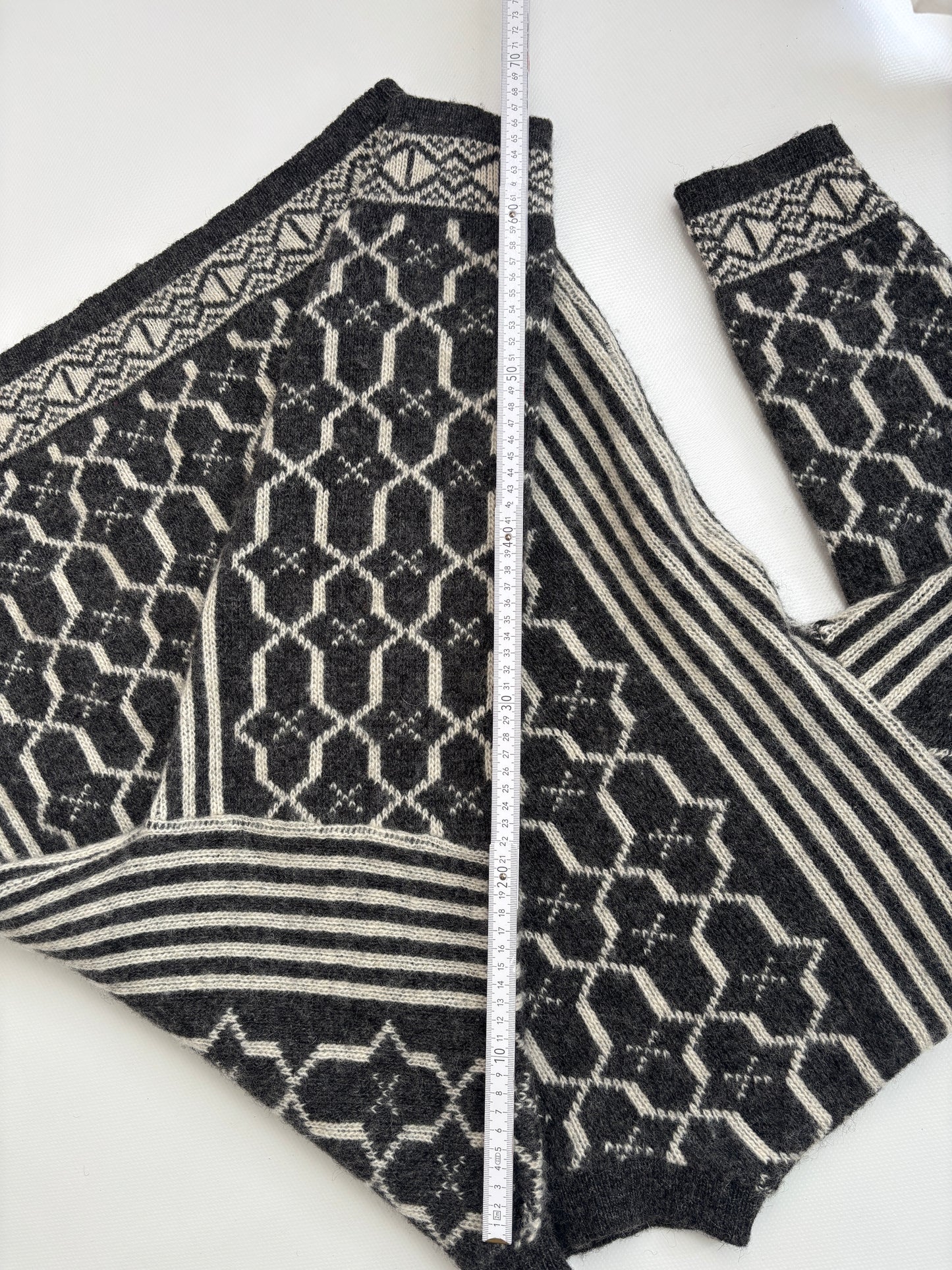 Dicker Schurwolle Strickpullover in grau-weiß gemustert, oversize S,M