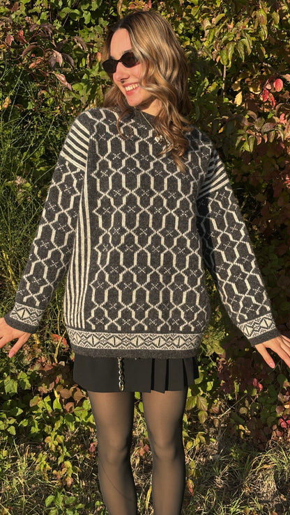 Dicker Schurwolle Strickpullover in grau-weiß gemustert, oversize S,M