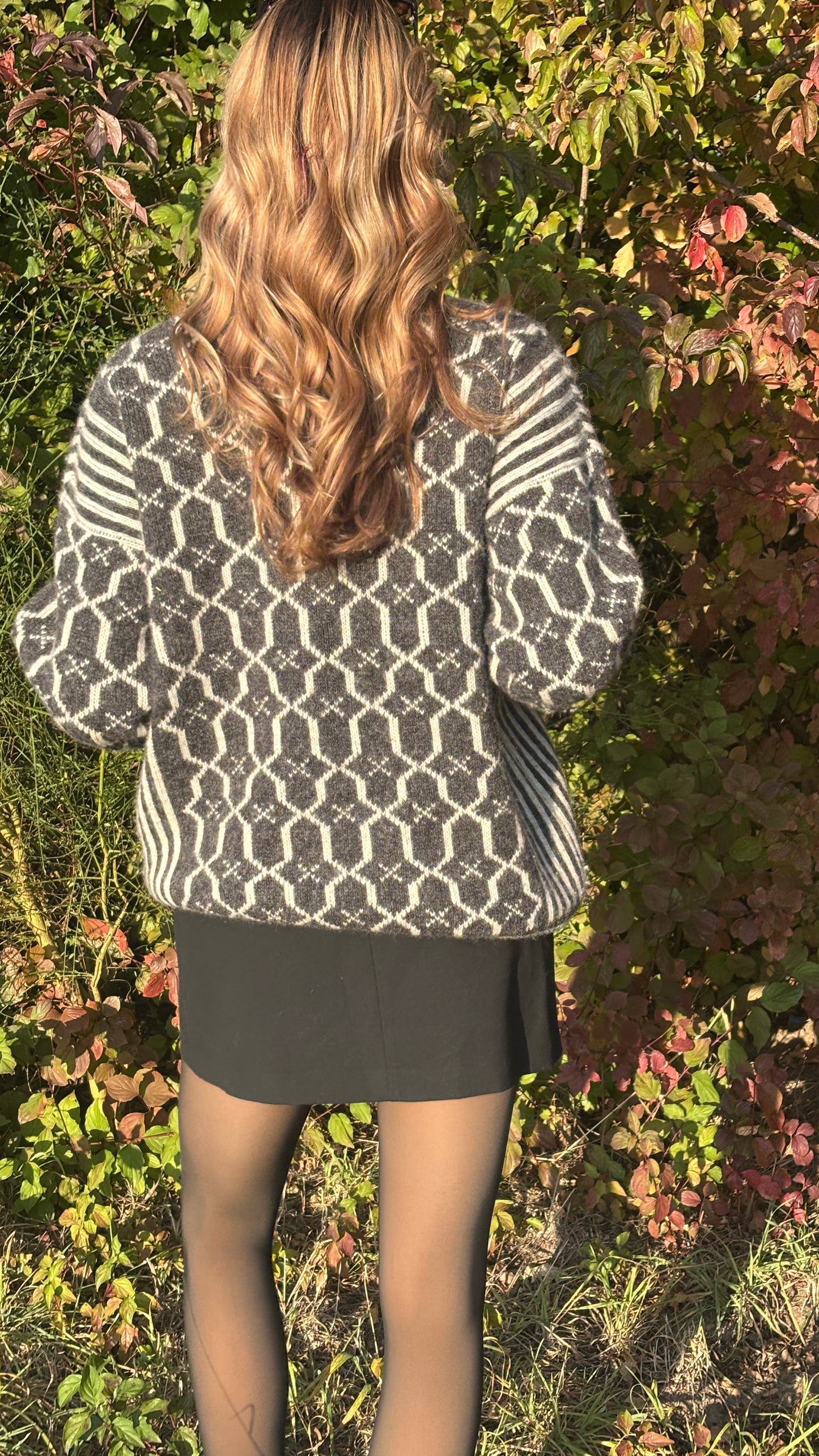 Dicker Schurwolle Strickpullover in grau-weiß gemustert, oversize S,M