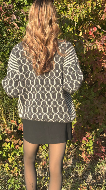 Dicker Schurwolle Strickpullover in grau-weiß gemustert, oversize S,M