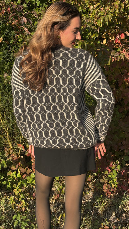 Dicker Schurwolle Strickpullover in grau-weiß gemustert, oversize S,M