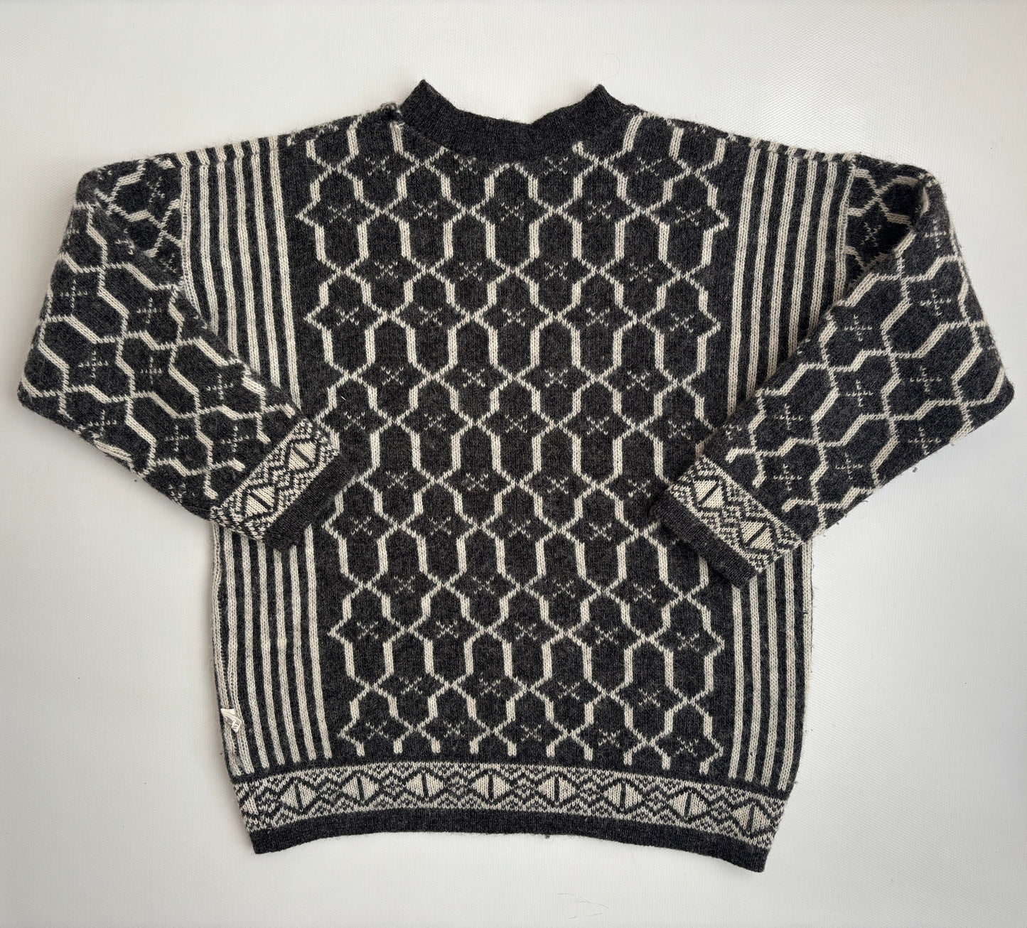 Dicker Schurwolle Strickpullover in grau-weiß gemustert, oversize S,M