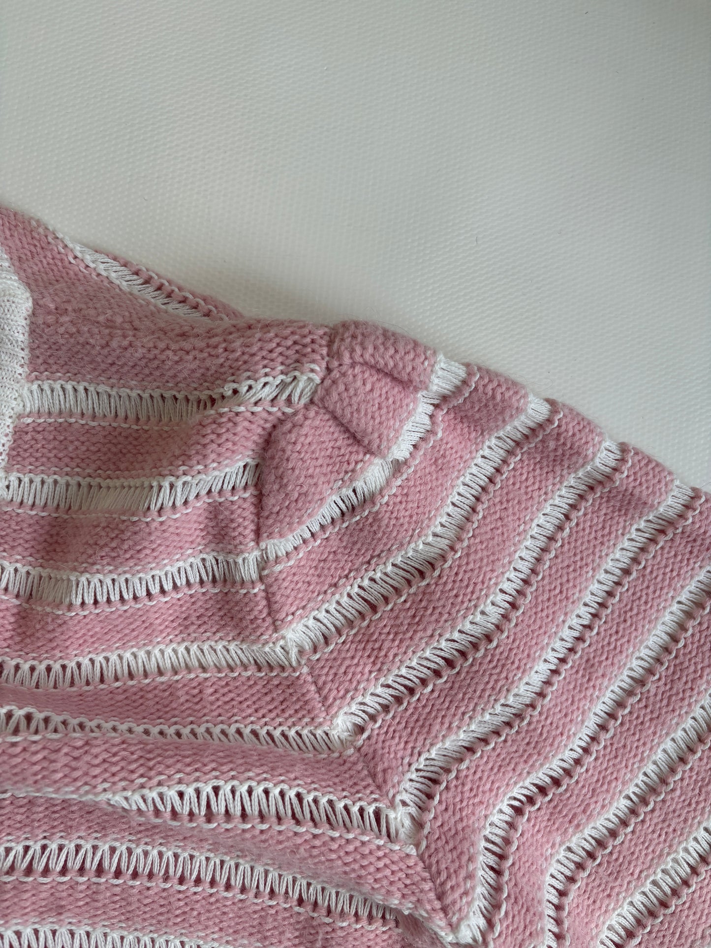 Strickjacke rosa-weiß gestreift mit Knöpfen im Retro Stil, S-M
