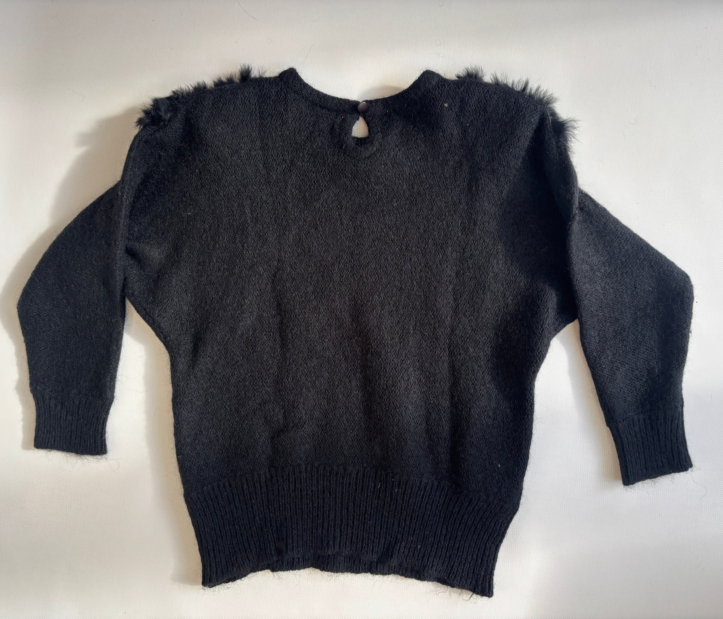 Mohair 80er Jahre Pullover mit Kunstfellbesatz und Verzierungen, schwarz, S,M