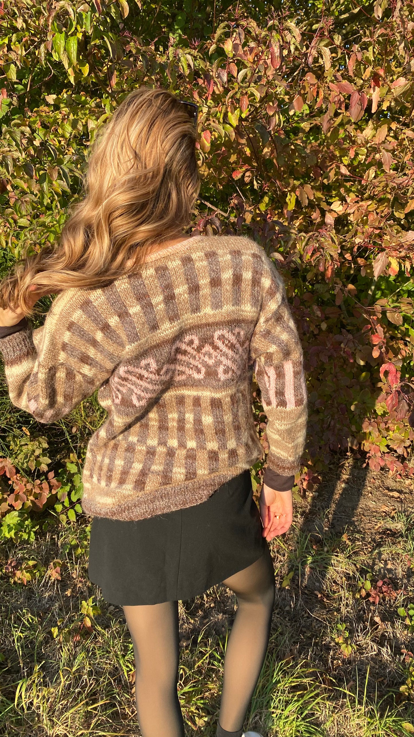 Handgestrickter Pullover in creme-beige mit rosa Muster, Unikat, S,M