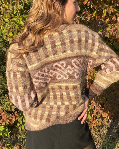 Handgestrickter Pullover in creme-beige mit rosa Muster, Unikat, S,M