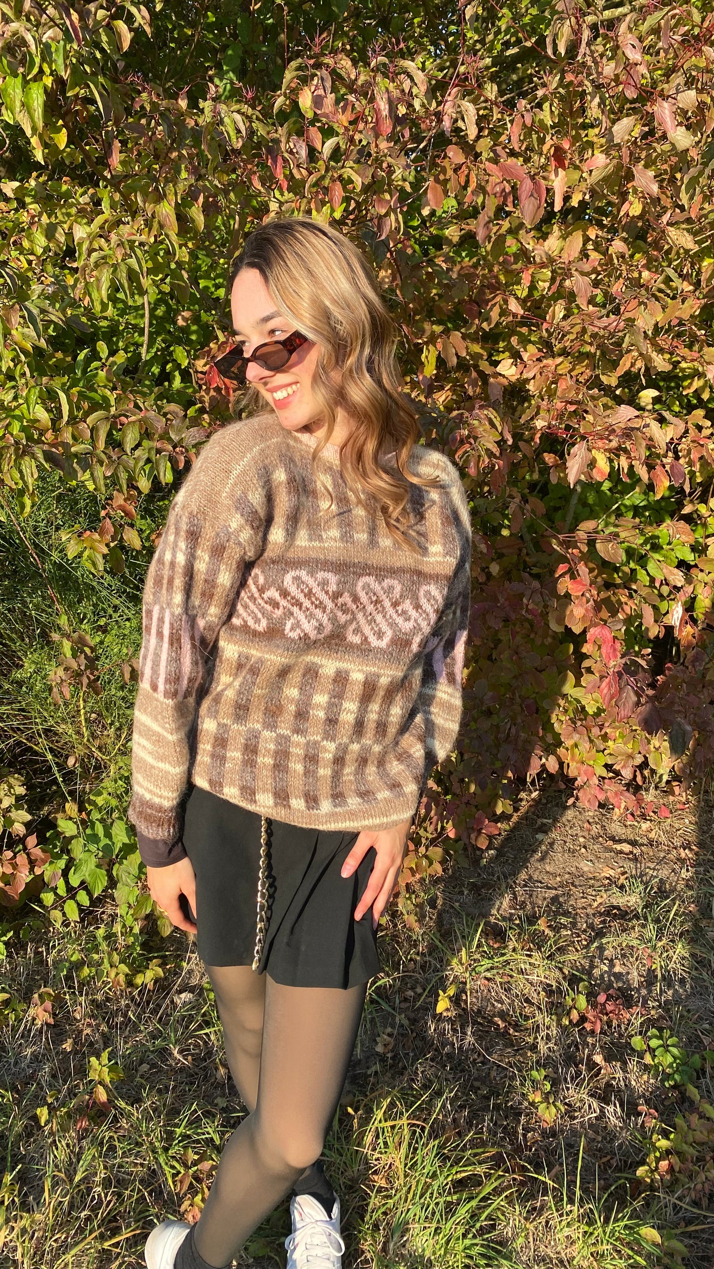 Handgestrickter Pullover in creme-beige mit rosa Muster, Unikat, S,M