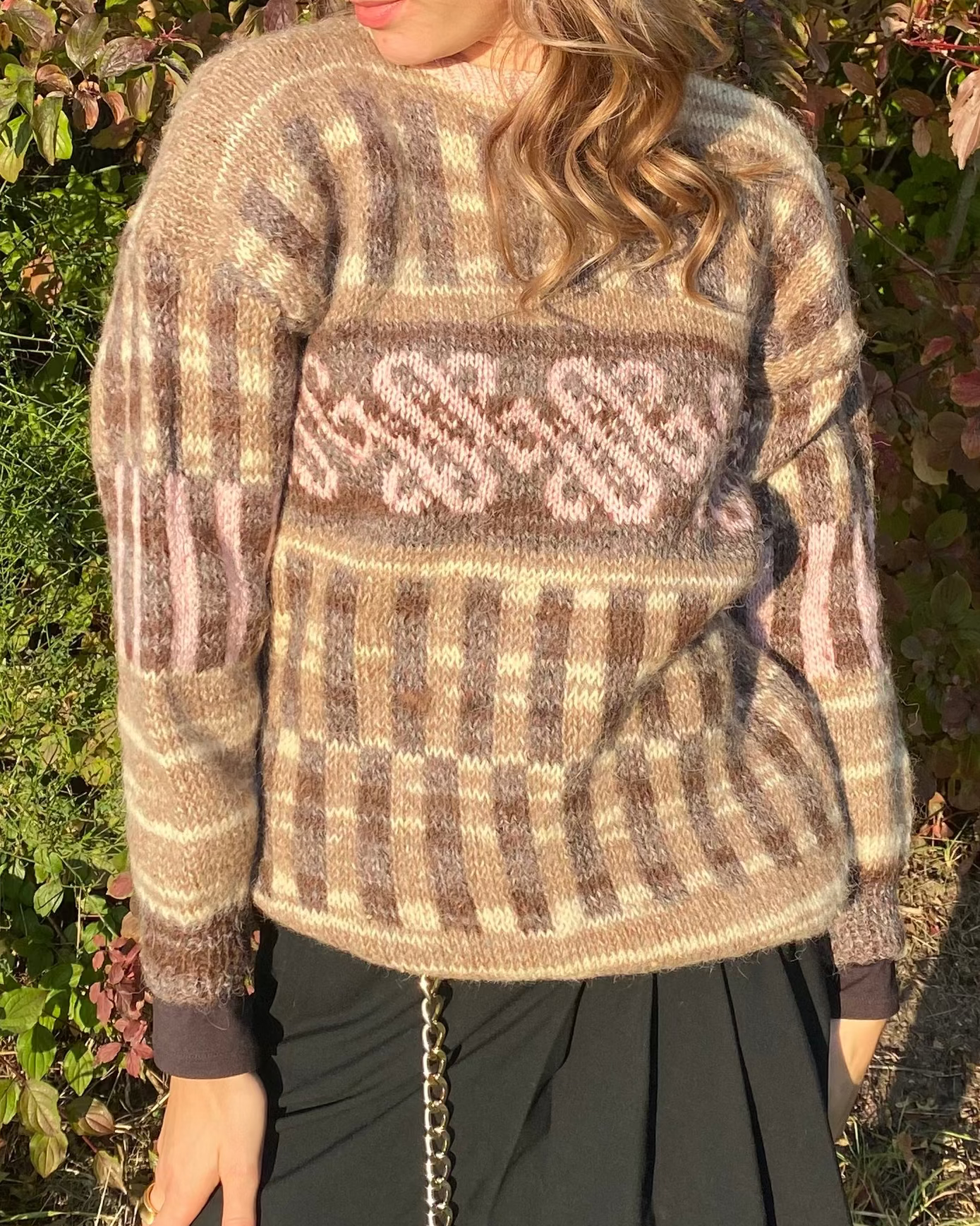 Handgestrickter Pullover in creme-beige mit rosa Muster, Unikat, S,M