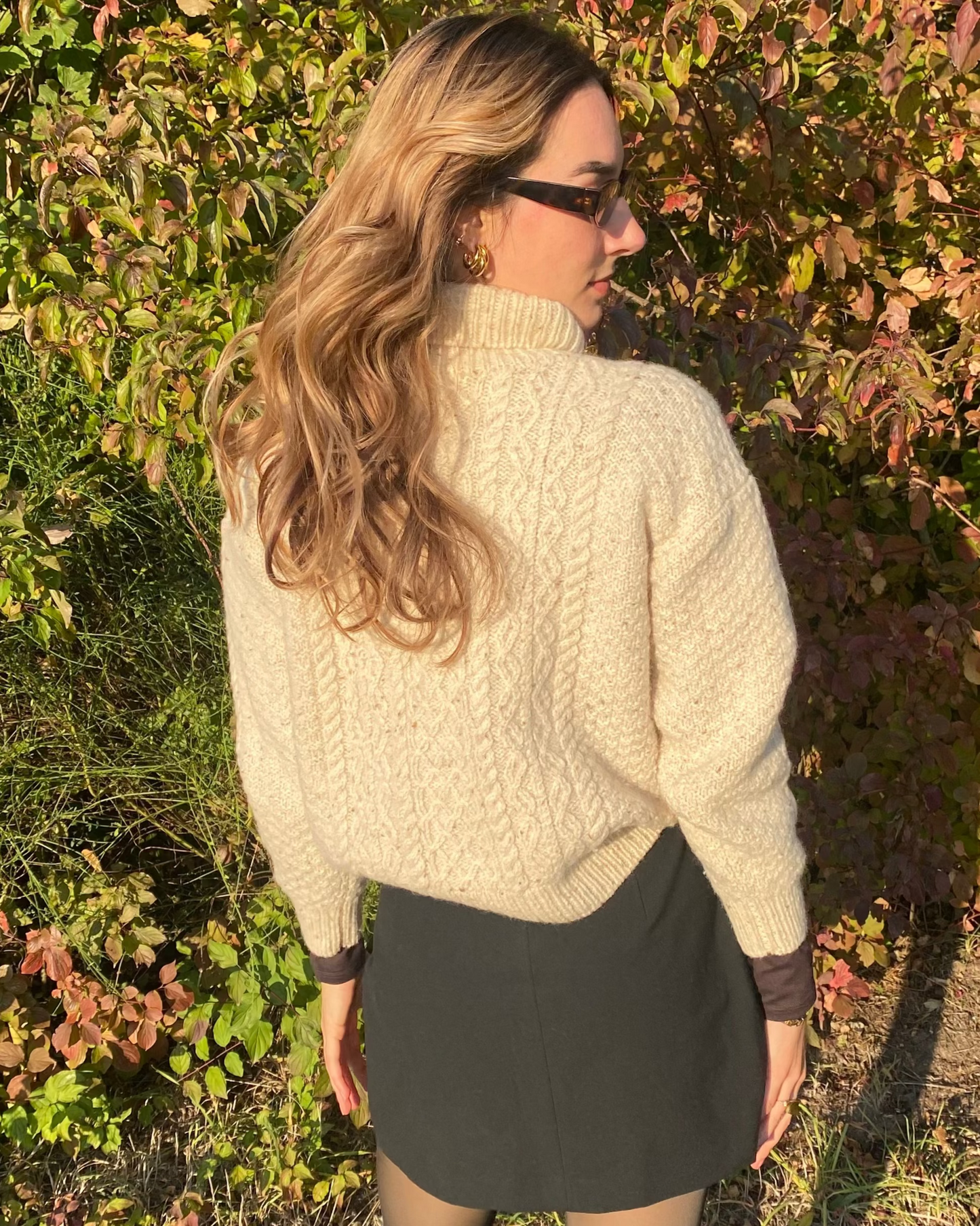Cozy Grobstrick Rollkragenpullover in beige mit Zopfmuster, S,M