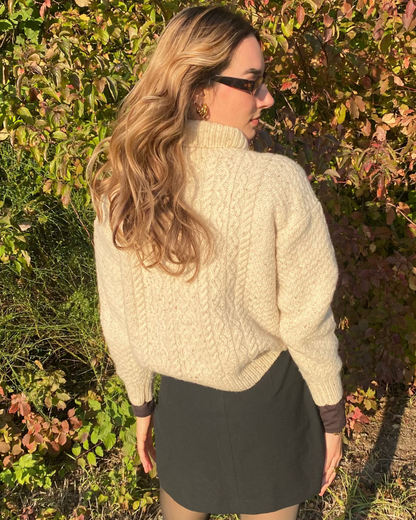 Cozy Grobstrick Rollkragenpullover in beige mit Zopfmuster, S,M