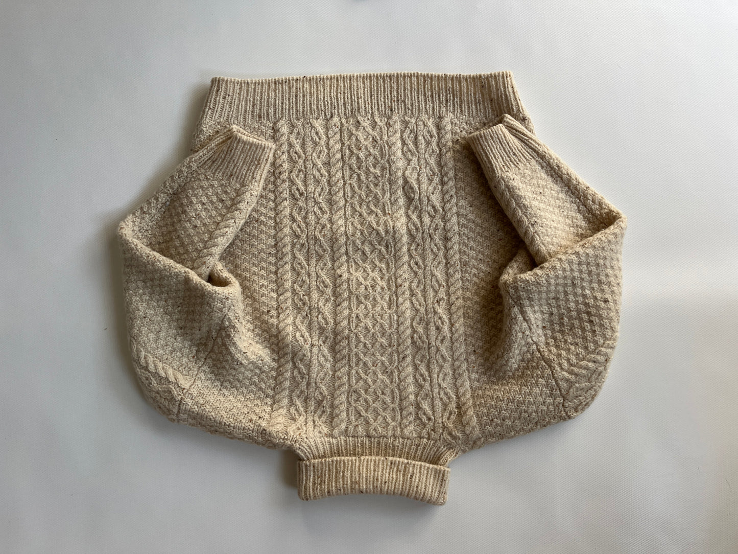 Cozy Grobstrick Rollkragenpullover in beige mit Zopfmuster, S,M