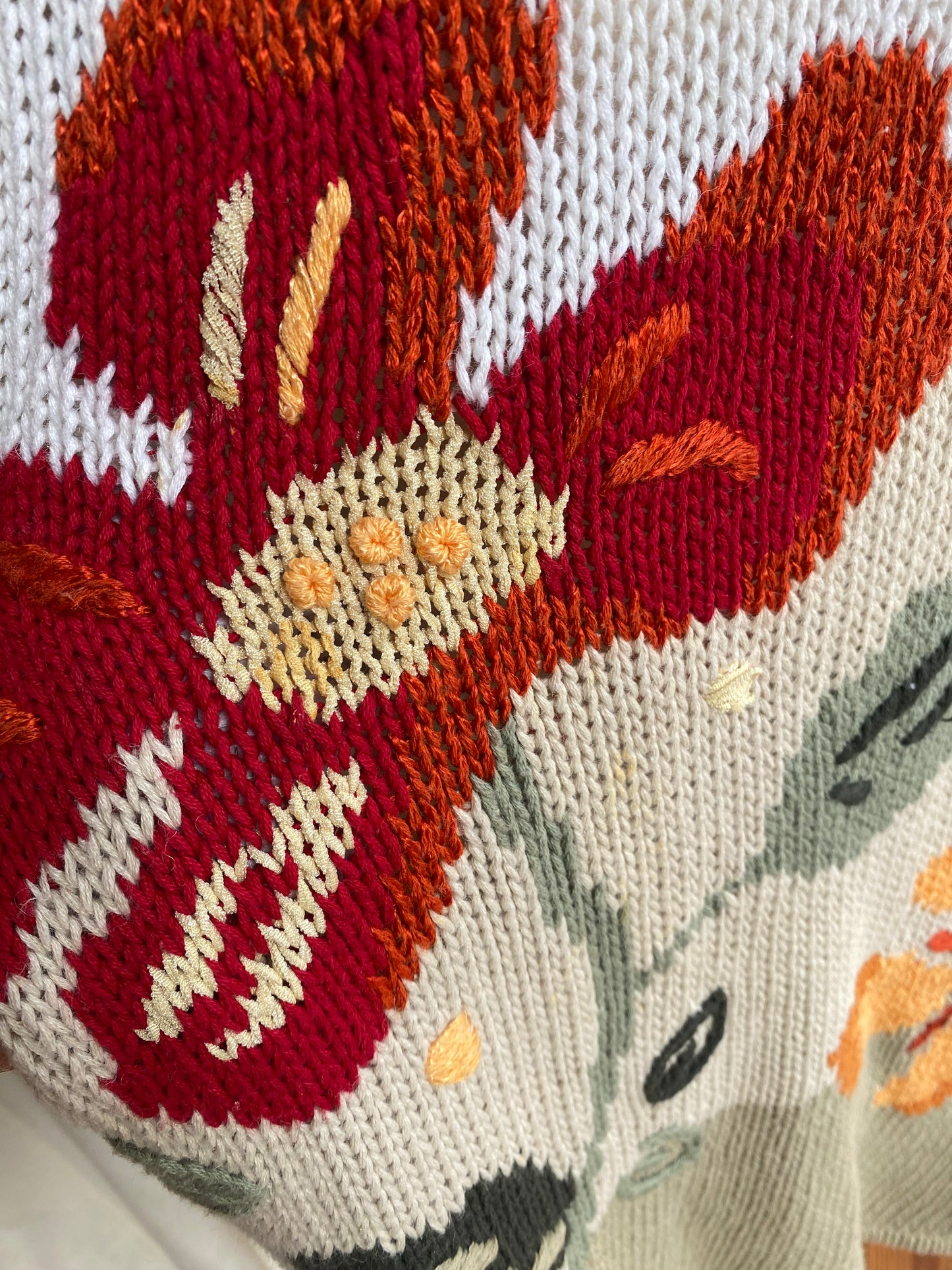 Vintage Grobstrickpullover mit gestickten Blumen in beige, oversize XL