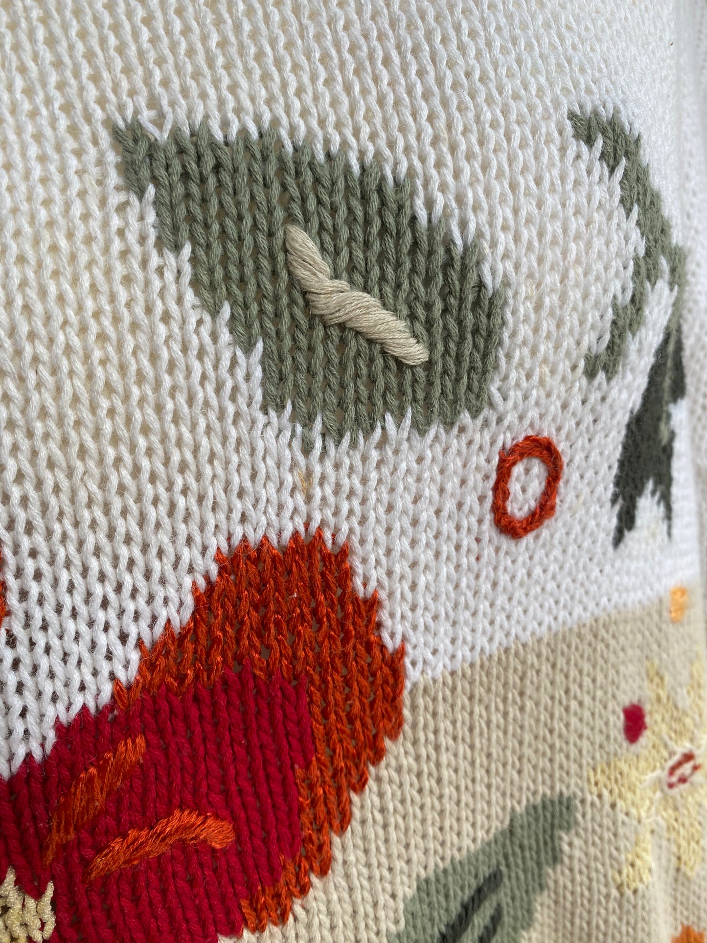 Vintage Grobstrickpullover mit gestickten Blumen in beige, oversize XL