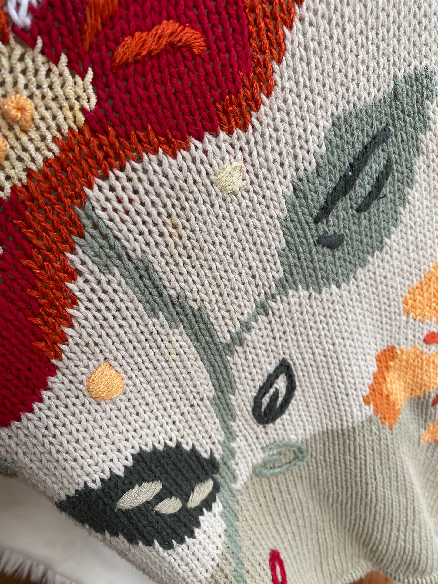 Vintage Grobstrickpullover mit gestickten Blumen in beige, oversize XL