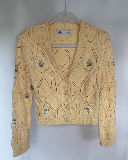 Pre-loved Zara Strickcardigan in hellgelb mit Blumen-Stickerei, M