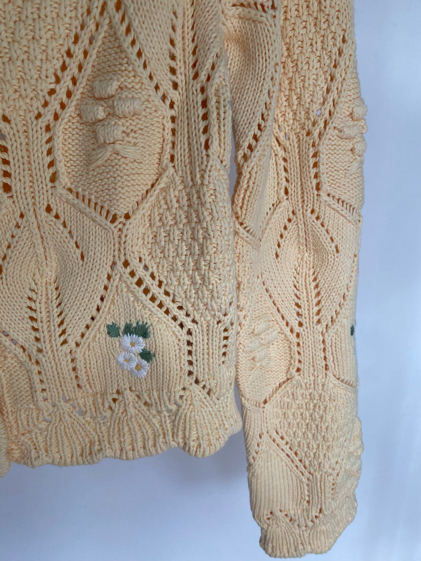 Pre-loved Zara Strickcardigan in hellgelb mit Blumen-Stickerei, M