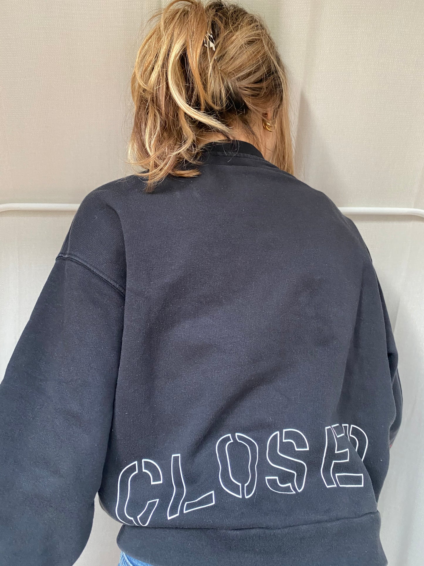 Closed Bio-Baumwolle Sweater in schwarz mit Logoschriftzug, XS,S