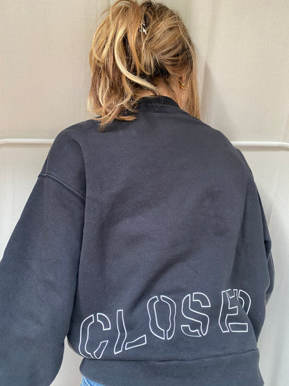 Closed Bio-Baumwolle Sweater in schwarz mit Logoschriftzug, XS,S