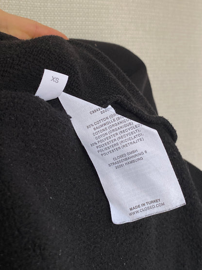 Closed Bio-Baumwolle Sweater in schwarz mit Logoschriftzug, XS,S